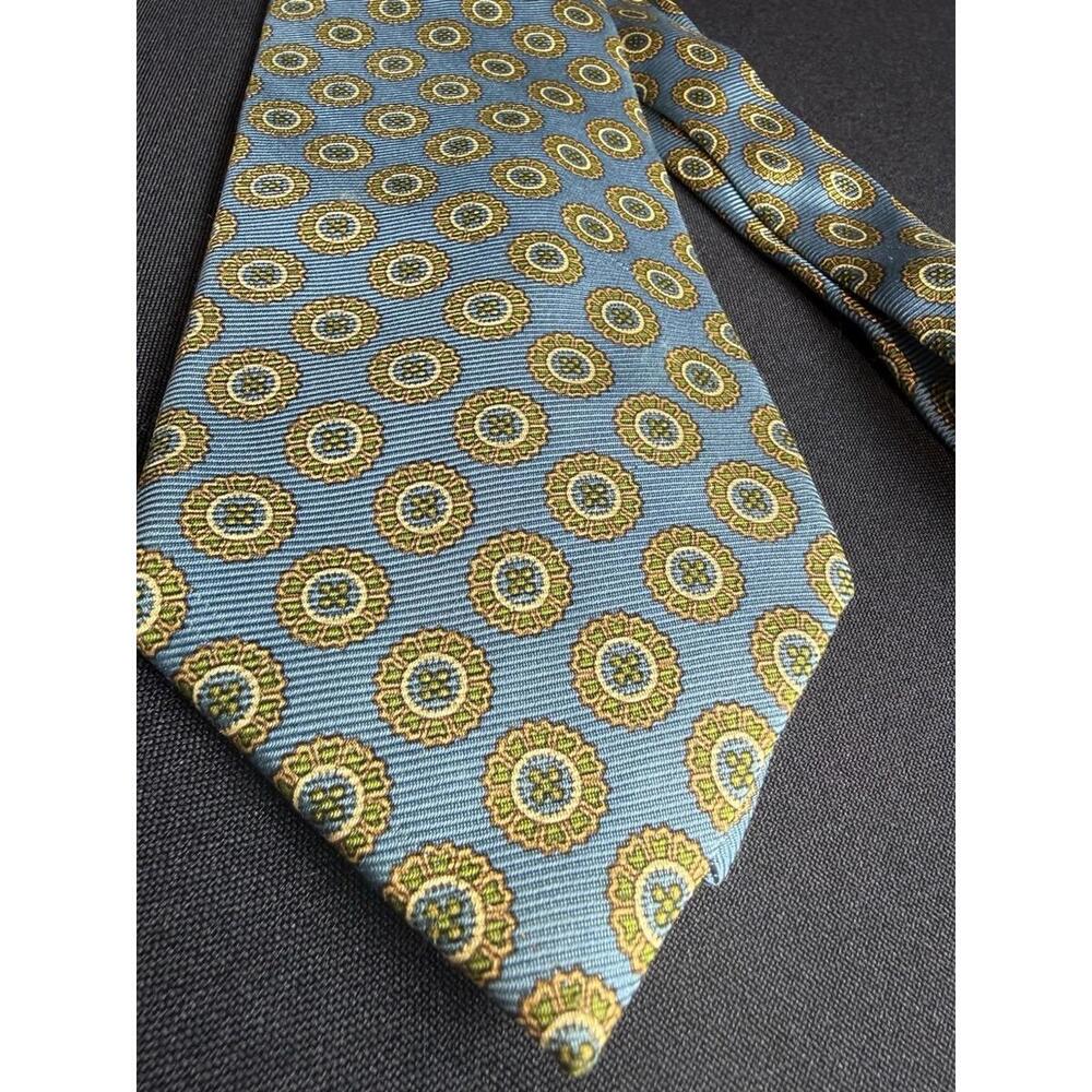 Brooks Brothers Makers Line 100% Silk Necktie Blue With Medallions